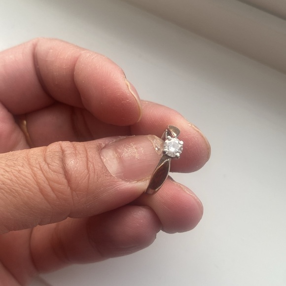Solitaire ring which is natural diamond with radiant shine  in white gold. - Picture 4 of 10